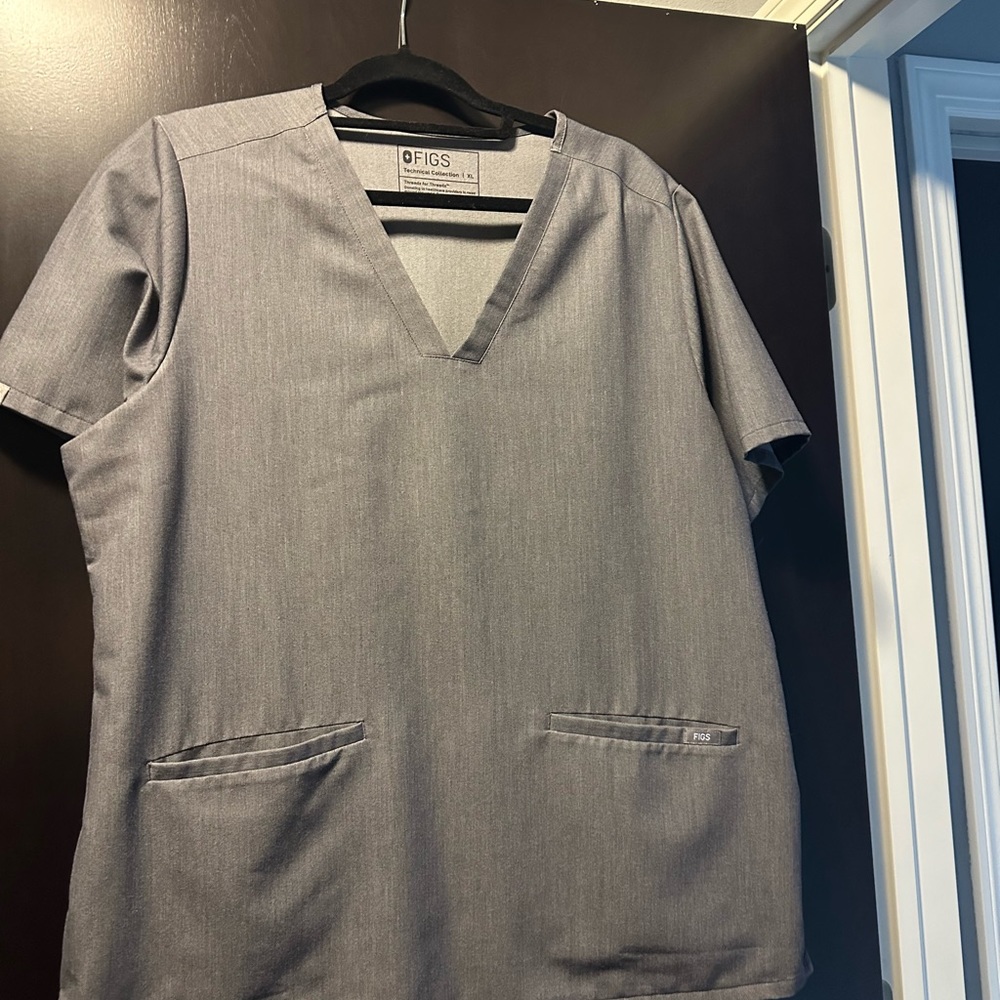 EUC FIGS casma scrub top. XL
